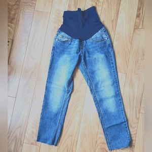 Motherhood Maternity ankle jeans size small